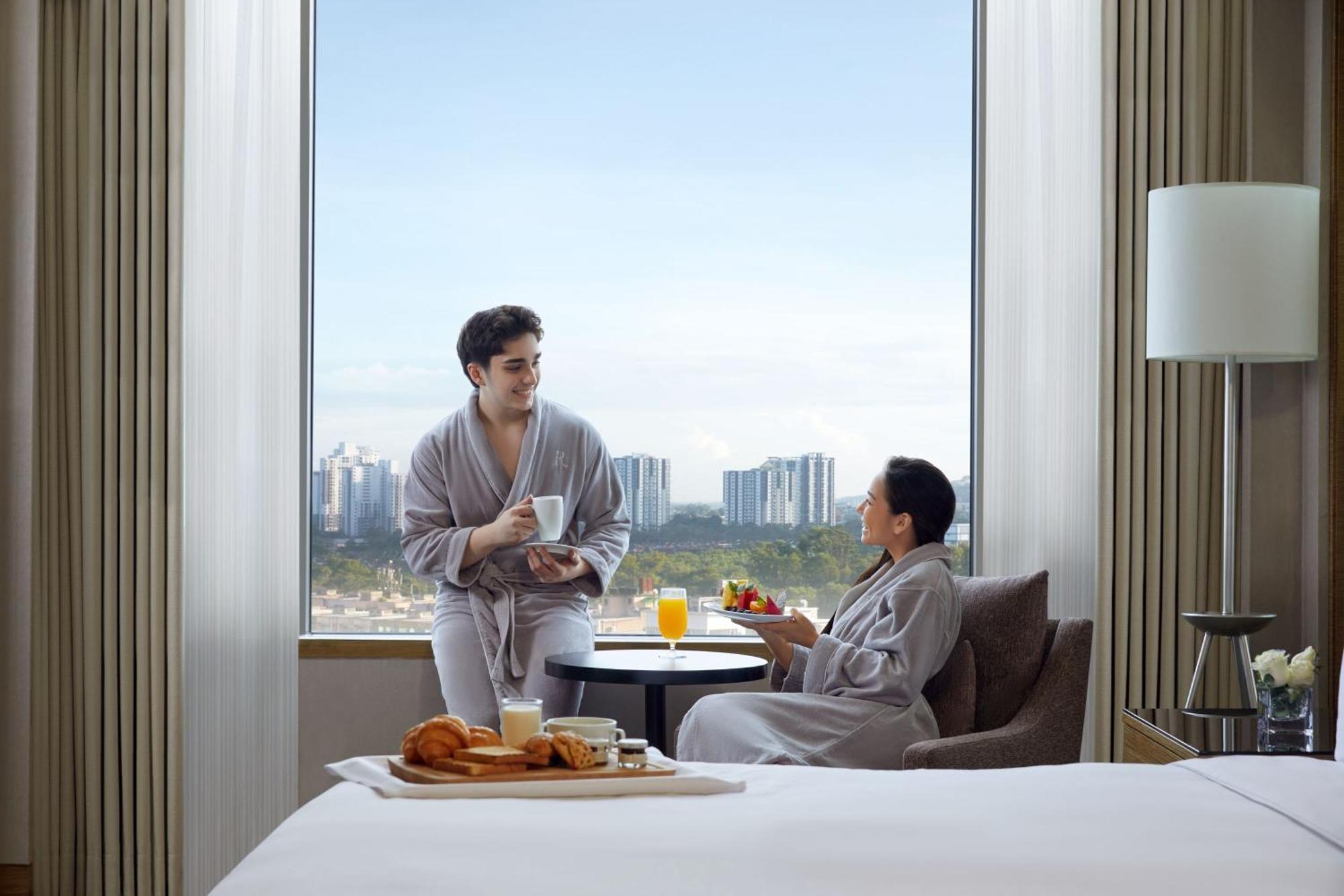 Renaissance Johor Bahru Hotel מראה חיצוני תמונה A guest room at the hotel