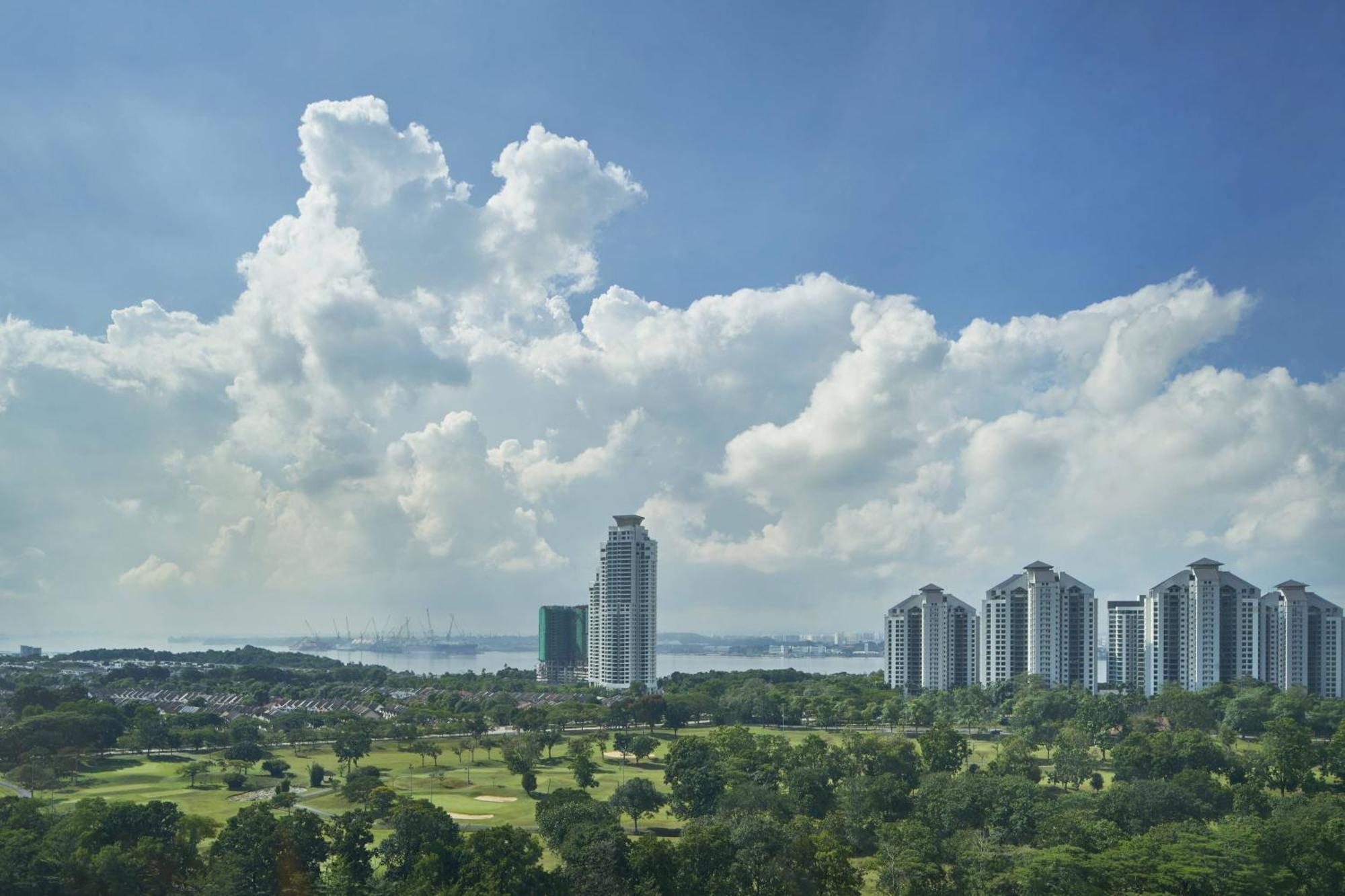 Renaissance Johor Bahru Hotel מראה חיצוני תמונה View of the Marina East area